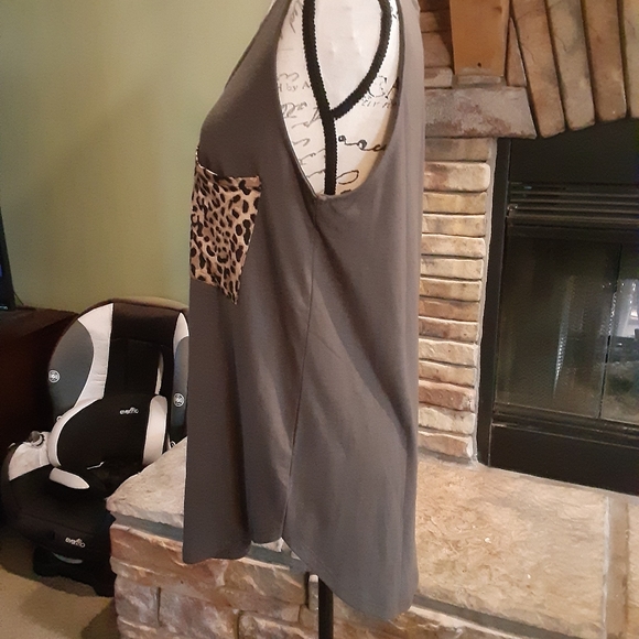 Zenana Leopard Pocket Tank top - Picture 5 of 9